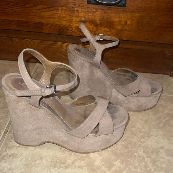 ZARA Heeled Wedges - Picture 3 of 3